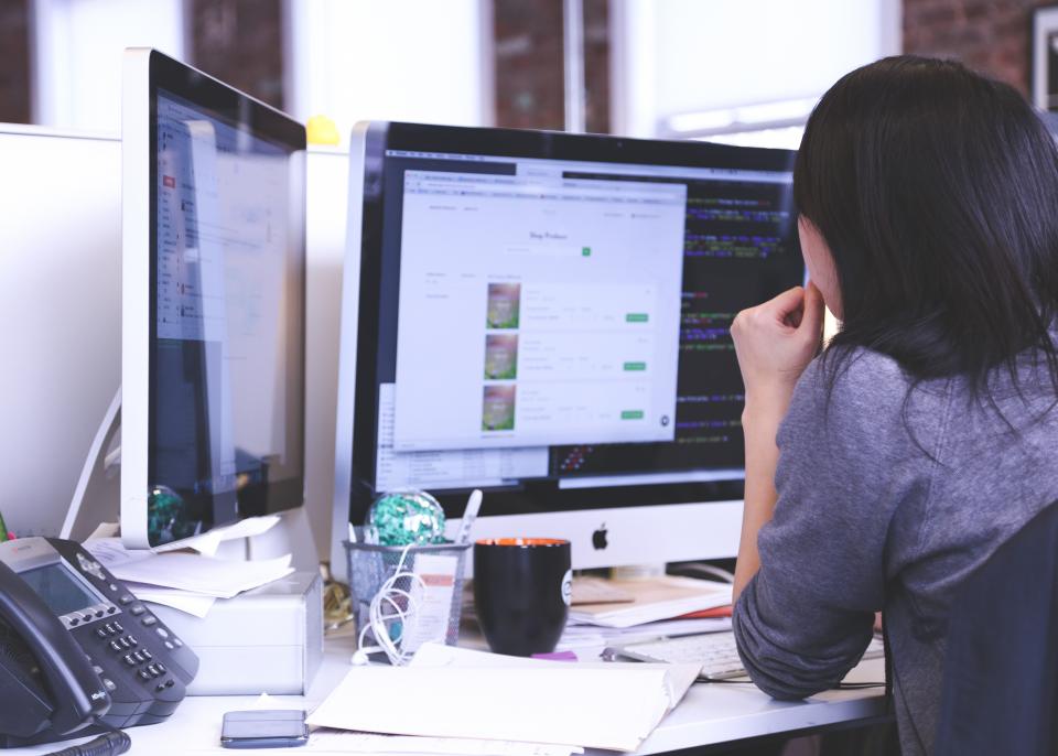 Dashboard tecnico per controllo rete, sicurezza firewall e performance applicative